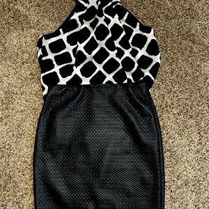 Black textured pencil skirt